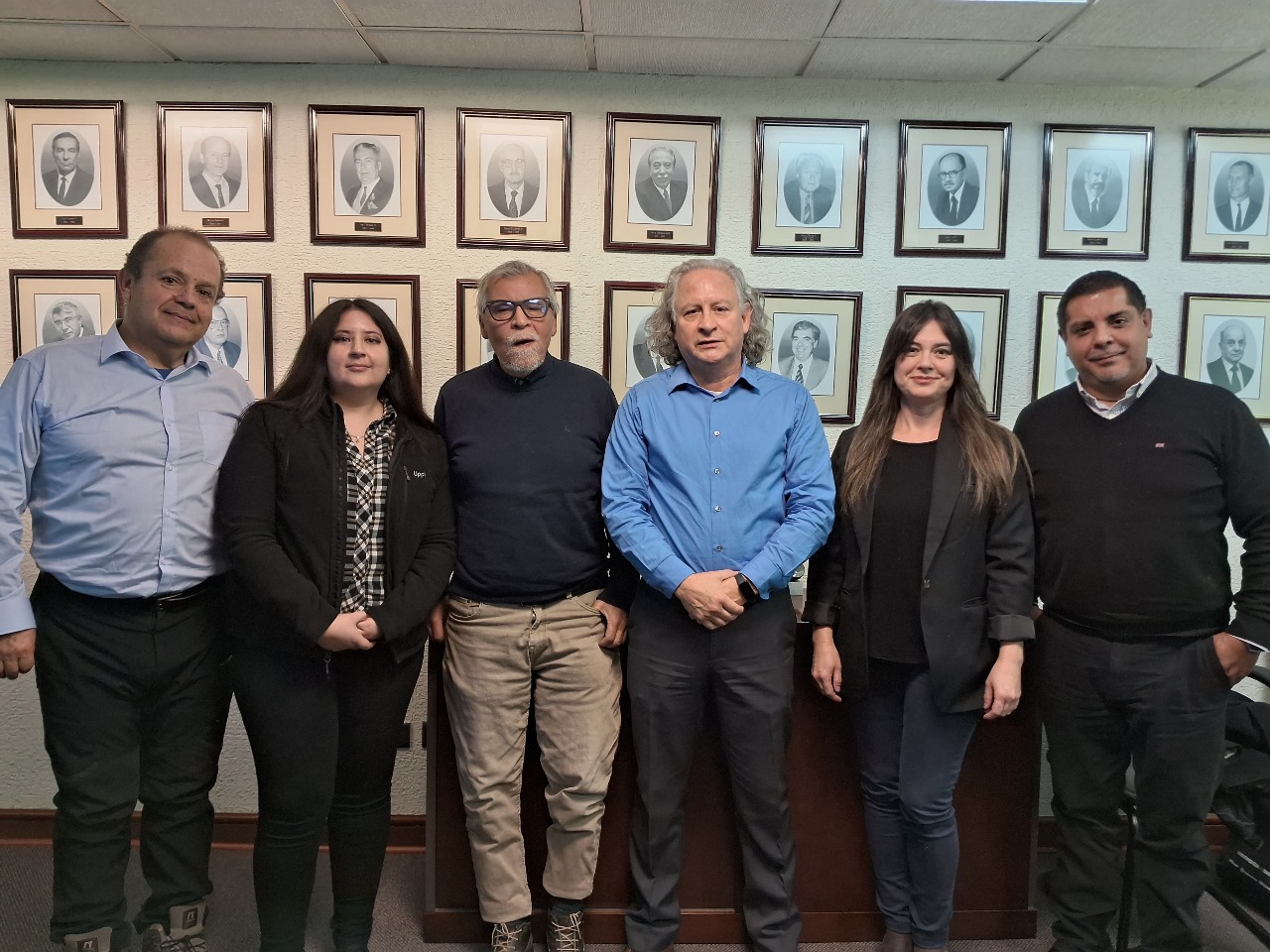 De izq. a derecha.: Hiram Mery, Génesis Villacura, Antonio Donoso, Carlos Carmona (presidente), Claudia Ezquerra, Juan Pablo Aranguiz (vicepresidente).