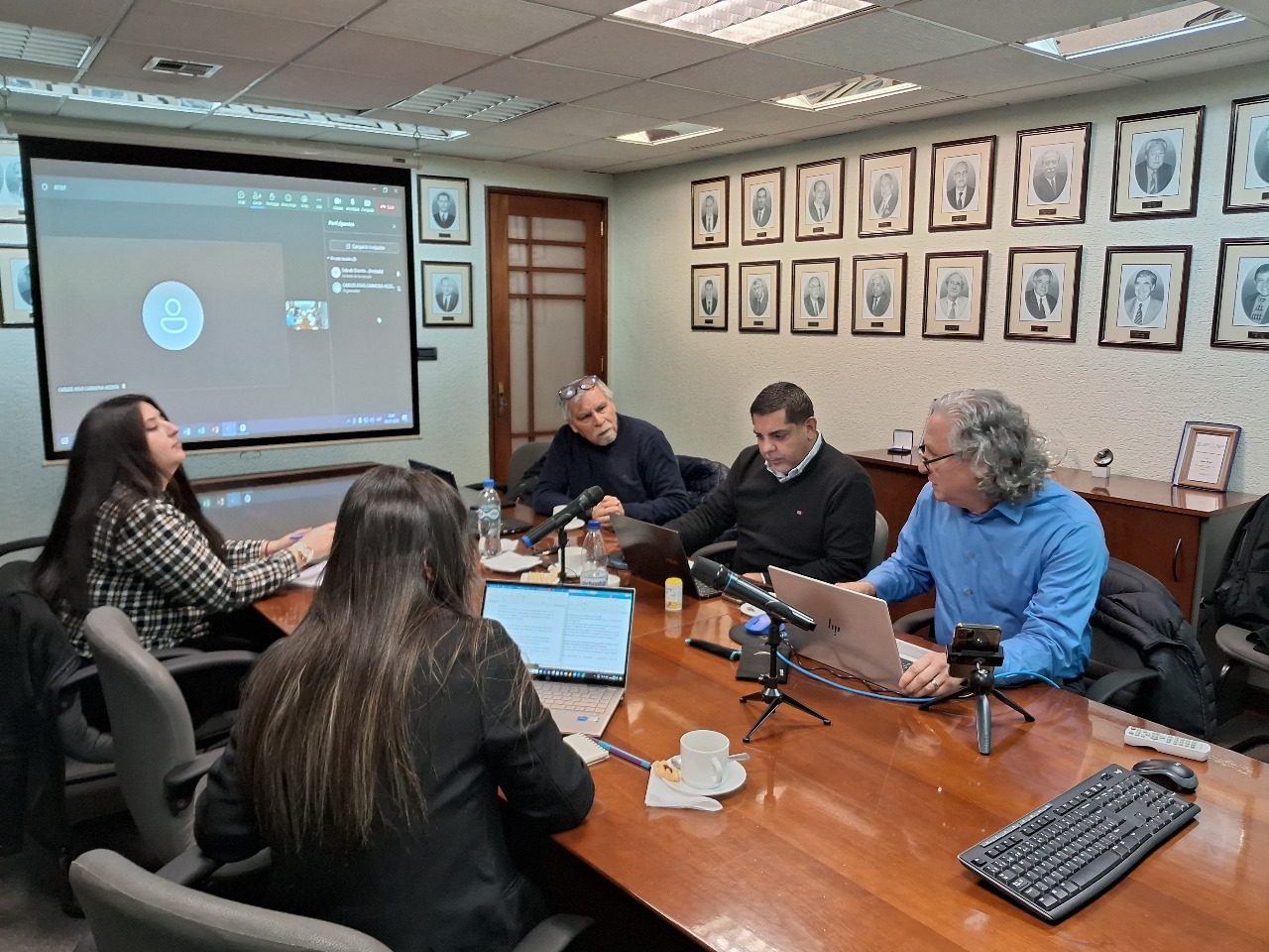 Conectados de forma remota destacan: Pedro Pablo Pozo, Kevin Briceño y Rodrigo Molina de la U Mayor